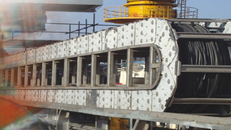 Offshore oil rig towline